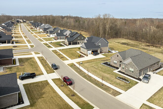 Hasenclever Farms in South Lyon, MI - Foto de edificio - Building Photo