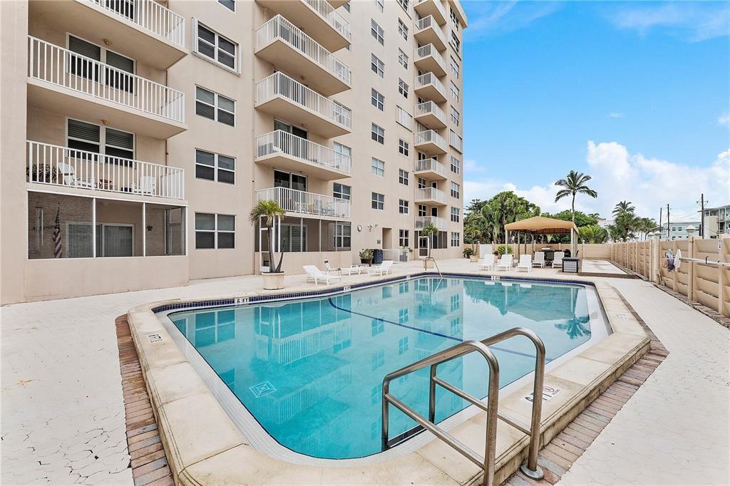1401 S Ocean Dr, Unit 301 in Hollywood, FL - Foto de edificio
