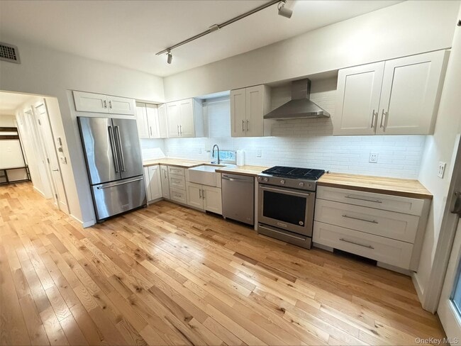 437 Warburton Ave in Hastings On Hudson, NY - Building Photo - Building Photo