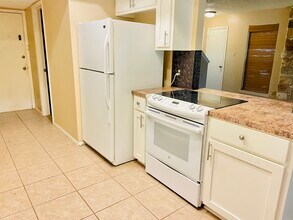 9011 Sawtooth Ln, Unit A in Austin, TX - Building Photo - Building Photo
