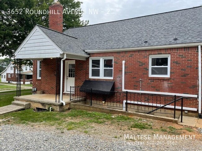 property at 3652 Roundhill Ave NW