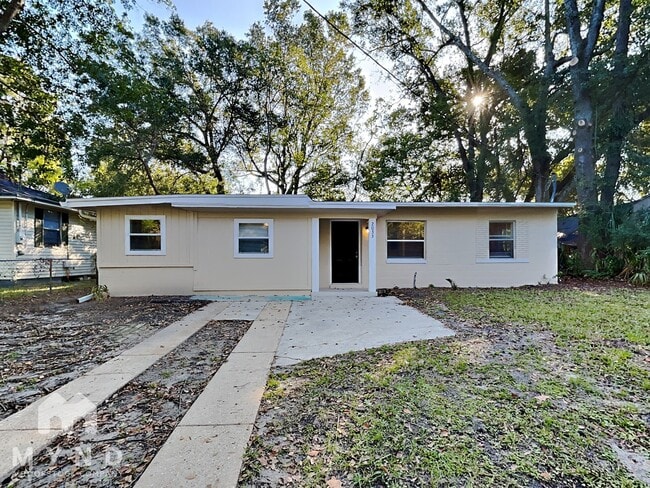 property at 2033 Allandale Cir E