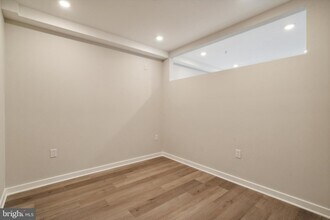 3449 Scotts Ln, Unit A410 in Philadelphia, PA - Building Photo - Building Photo