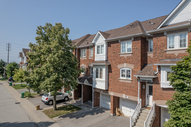 6006-6098 Snowy Owl Cres in Mississauga, ON - Building Photo - Building Photo