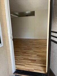 Sherman Oaks Moorpark Apartments photo'