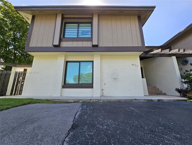 6711 SW 127th Pl in Miami, FL - Building Photo - Building Photo