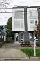 2444 NW 64th St in Seattle, WA - Building Photo