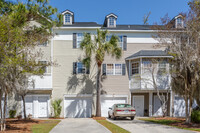 4600 N Palmview Cir in North Charleston, SC - Foto de edificio - Building Photo