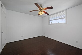 5123 Del Monte Dr, Unit 1 in Houston, TX - Building Photo - Building Photo