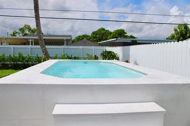 15100 Polk St in Miami, FL - Building Photo - Building Photo