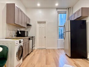 2129 Pine St in Philadelphia, PA - Foto de edificio - Building Photo