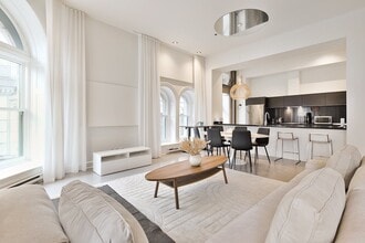 750 Côte de la Place-d'Armes in Montréal, QC - Building Photo - Building Photo