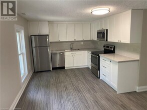 20 Hetherington St in St Catharines, ON - Building Photo - Building Photo