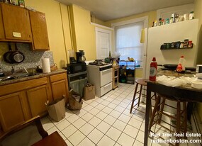 13 Perry St, Unit 1 in Brookline, MA - Building Photo