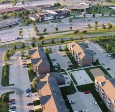 Hawkeye Towers in Waterloo, IA - Foto de edificio - Building Photo