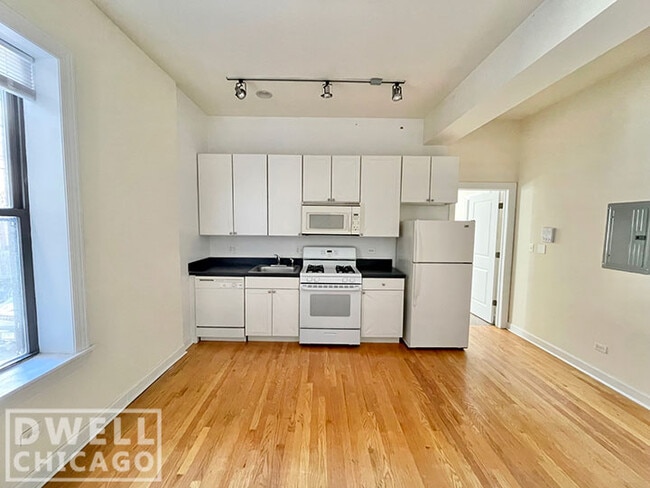 4750 N Sheridan Rd, Unit 1 in Chicago, IL - Foto de edificio - Building Photo