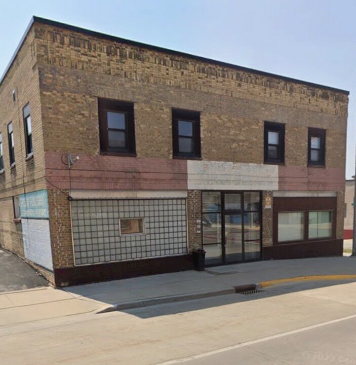 105 S Main St, Unit 6 in Oconto Falls, WI - Building Photo