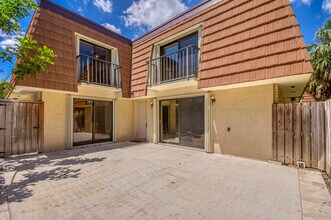 2414 24th Ct in Jupiter, FL - Building Photo - Building Photo