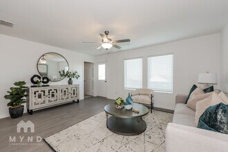 2741 Mistwood Dr in Fort Worth, TX - Foto de edificio - Building Photo