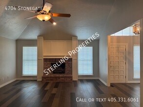 4704 Stonegate Dr in Norman, OK - Building Photo - Building Photo