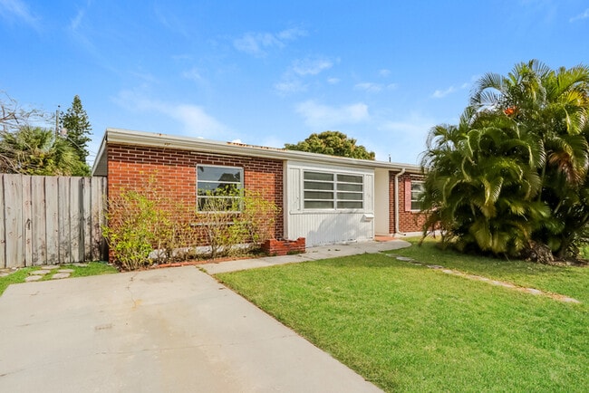 property at 3915 Mackinac Rd