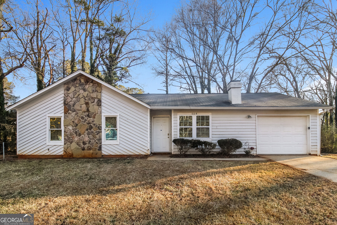 664 Tarkington Rd S in Stone Mountain, GA - Foto de edificio