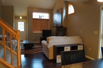 18197 Warbler Ln in Eden Prairie, MN - Building Photo - Building Photo