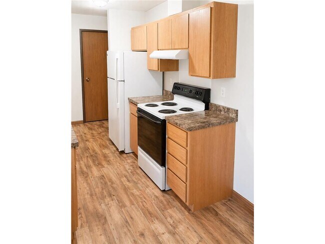 735 W 10th St in Rush City, MN - Building Photo - Building Photo