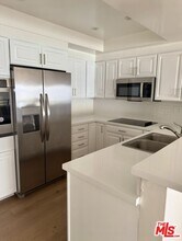 18071 Coastline Dr in Malibu, CA - Building Photo - Building Photo