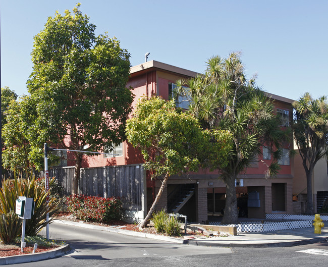 1530 Briggs St in Daly City, CA - Foto de edificio - Building Photo