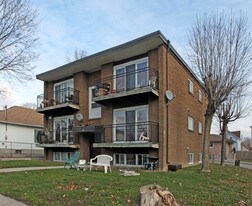 651 Burton Rd in Oshawa, ON - Building Photo