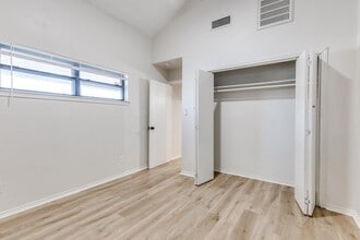 418 S Las Vegas Trail in White Settlement, TX - Building Photo - Building Photo