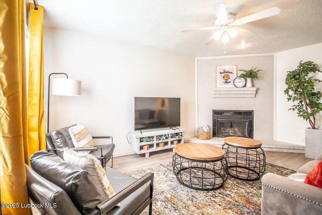 5806 6th St in Lubbock, TX - Building Photo