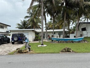 2524 Key Largo Ln in Fort Lauderdale, FL - Building Photo - Building Photo