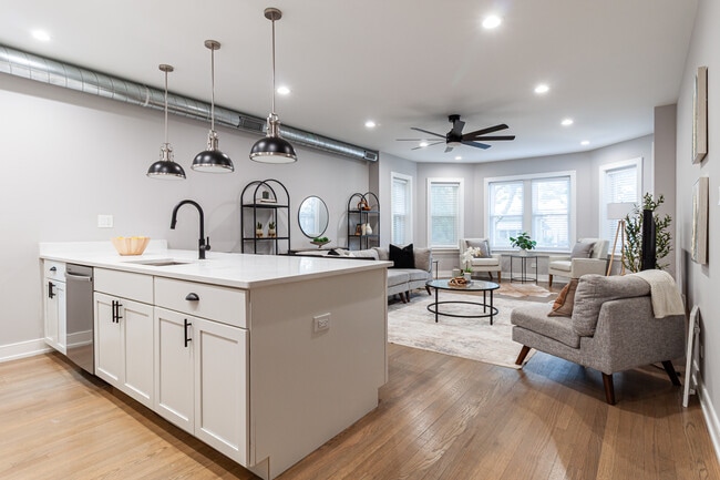 2641 W Carmen Ave, Unit 3 in Chicago, IL - Building Photo - Building Photo