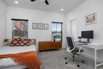 2703 Halcyon Dr in Austin, TX - Building Photo - Building Photo