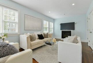 92 Fitchburg St, Unit 1 in Watertown, MA - Building Photo - Building Photo