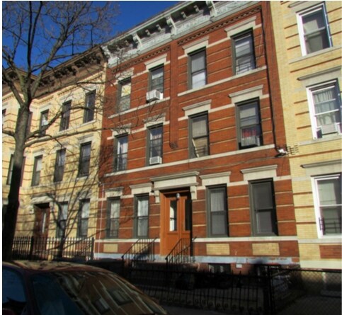1681 Woodbine St in Ridgewood, NY - Building Photo