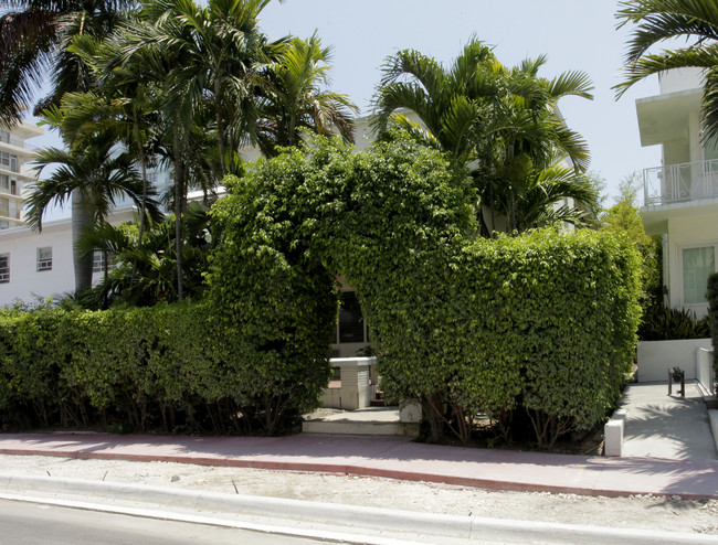 Richmond Apartments in Miami Beach, FL - Building Photo - Building Photo