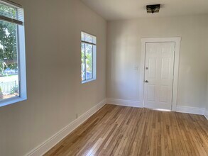 704 N Clementine St, Unit House in Oceanside, CA - Building Photo - Building Photo