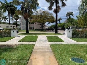 120 NE 10th Ave in Hallandale Beach, FL - Building Photo - Building Photo