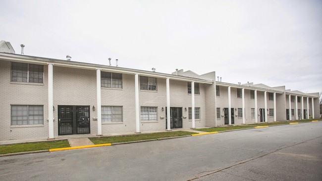 5919 W 19th St in Little Rock, AR - Building Photo - Interior Photo