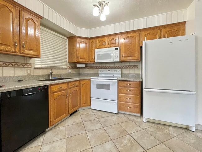 8282 S Harrison Cir in Midvale, UT - Building Photo - Building Photo