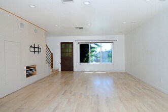 519 E Providencia Ave, Unit A in Burbank, CA - Foto de edificio - Building Photo