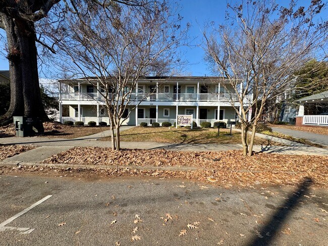 402 S Holly St in Greenville, NC - Foto de edificio - Building Photo