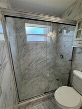 5122 SW 92nd Ter in Cooper City, FL - Foto de edificio - Building Photo