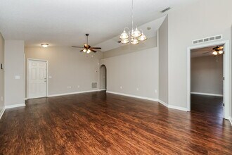 11426 Ivy Flower Loop in Riverview, FL - Foto de edificio - Building Photo