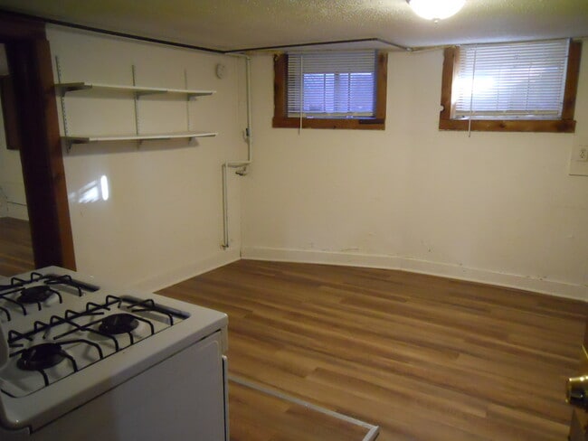 1037 Tennessee St, Unit 4 in Lawrence, KS - Building Photo - Building Photo