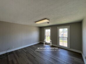 925 Broad St, Unit .5 in New Castle, IN - Foto de edificio - Building Photo