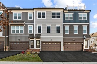 17982 Woods Overlook Dr in Dumfries, VA - Building Photo - Building Photo